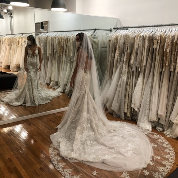 Berta Accessories - Elegant Berta cathedral Veil